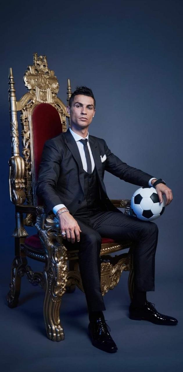 Ronaldo on throne wallpaper