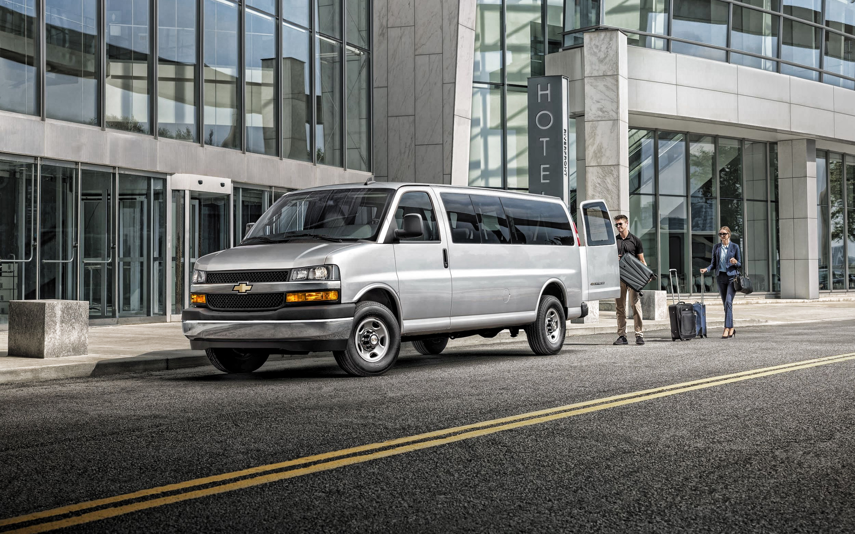 Download wallpaper 2021, Chevrolet Express, van, exterior, front view, new white Express 2021, american cars, Chevrolet for desktop with resolution 2880x1800. High Quality HD picture wallpaper