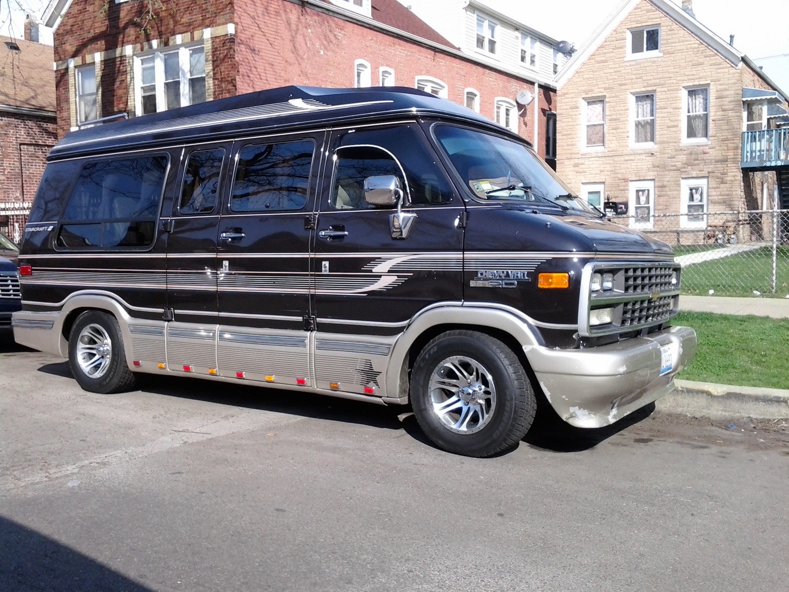 Шевроле шевивен. Chevrolet chevy van. Шевроле Ван 2010. Фургон Шевроле Ван 4х4. Chevrolet Minivan.