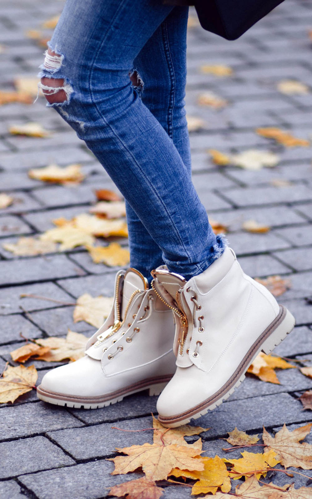 Girl Jeans Shoes Autumn 4K Ultra HD Mobile Wallpaper