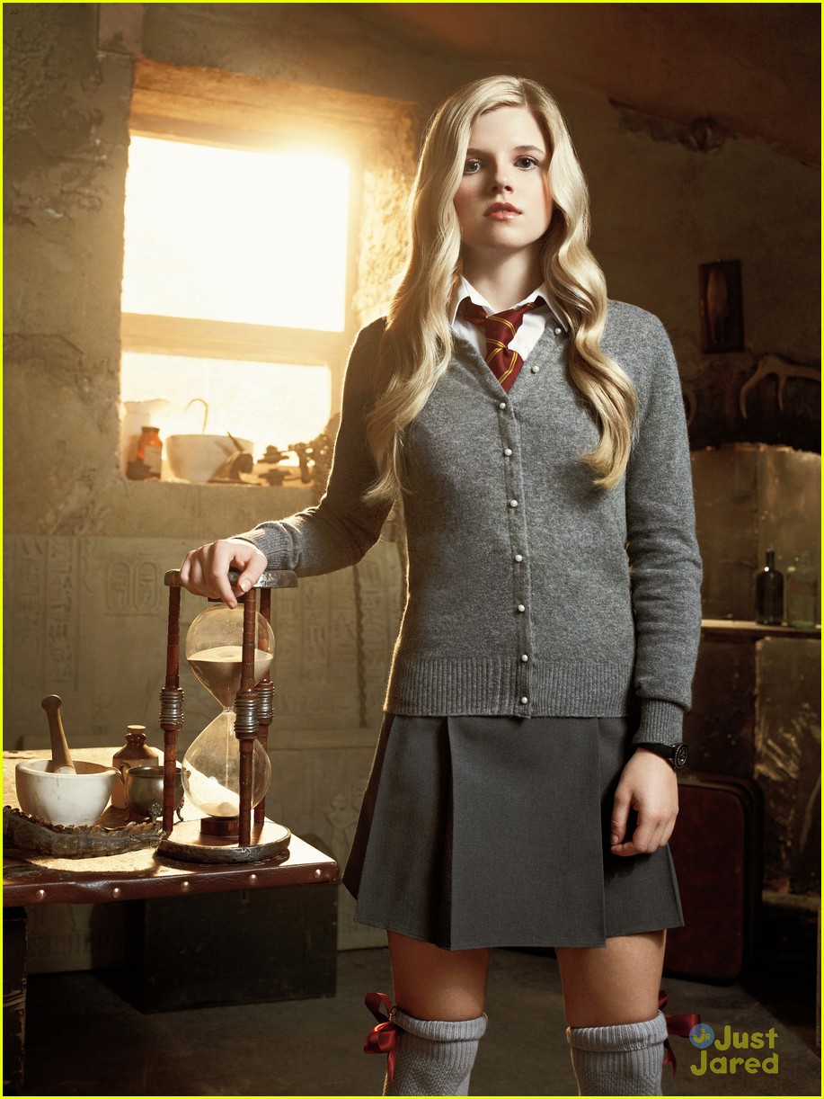 House Of Anubis' Premieres January 9th!: Photo 453142. Ana Mulvoy Ten, Brad Kavanagh, House Of Anubis, Jade Ramsey, Nathalia Ramos Picture. Just Jared Jr