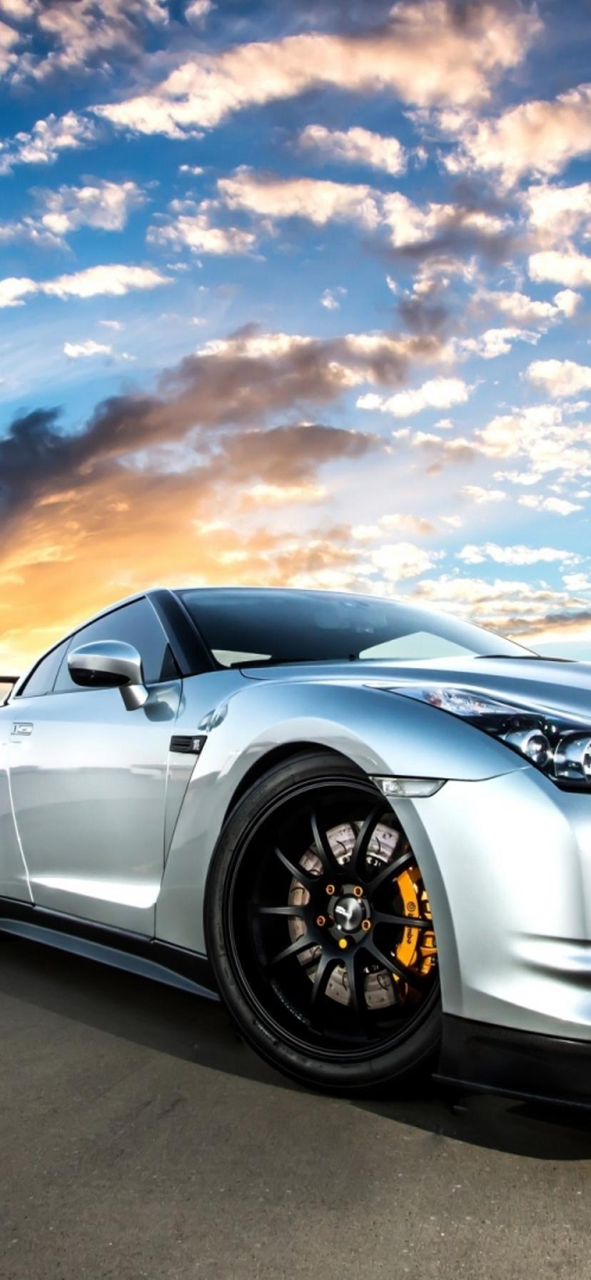 Stunning Silvery Nissan GT R35 Front View