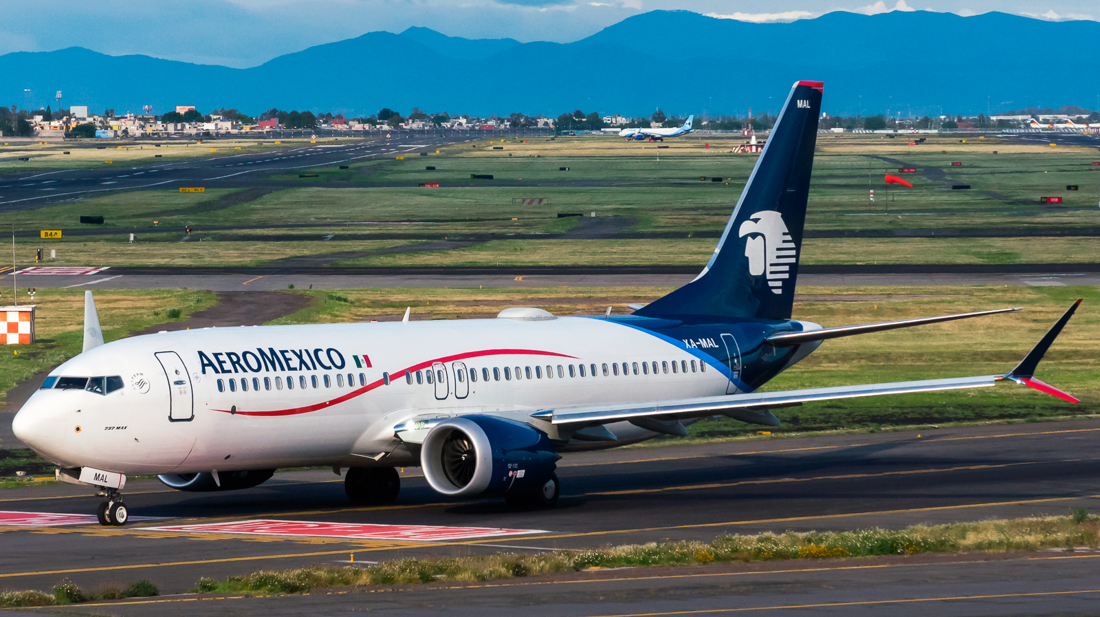 Boeing 737 MAX 8 Aeromexico. Photo and description of the plane