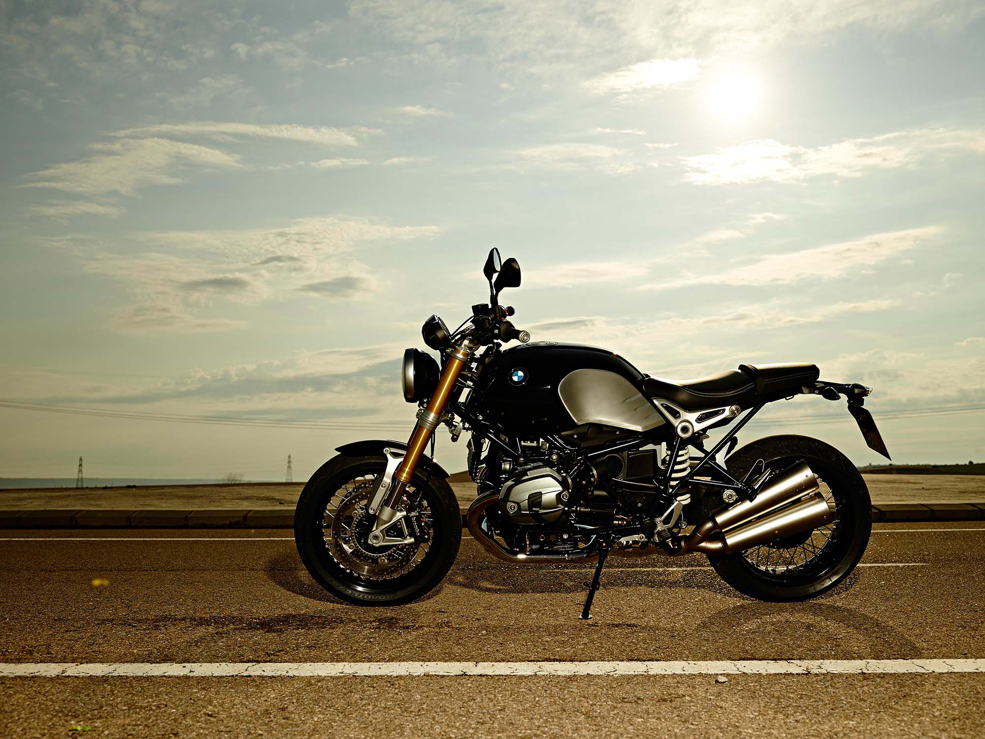 Hi Res Photo Of The BMW R NineT & Rubber