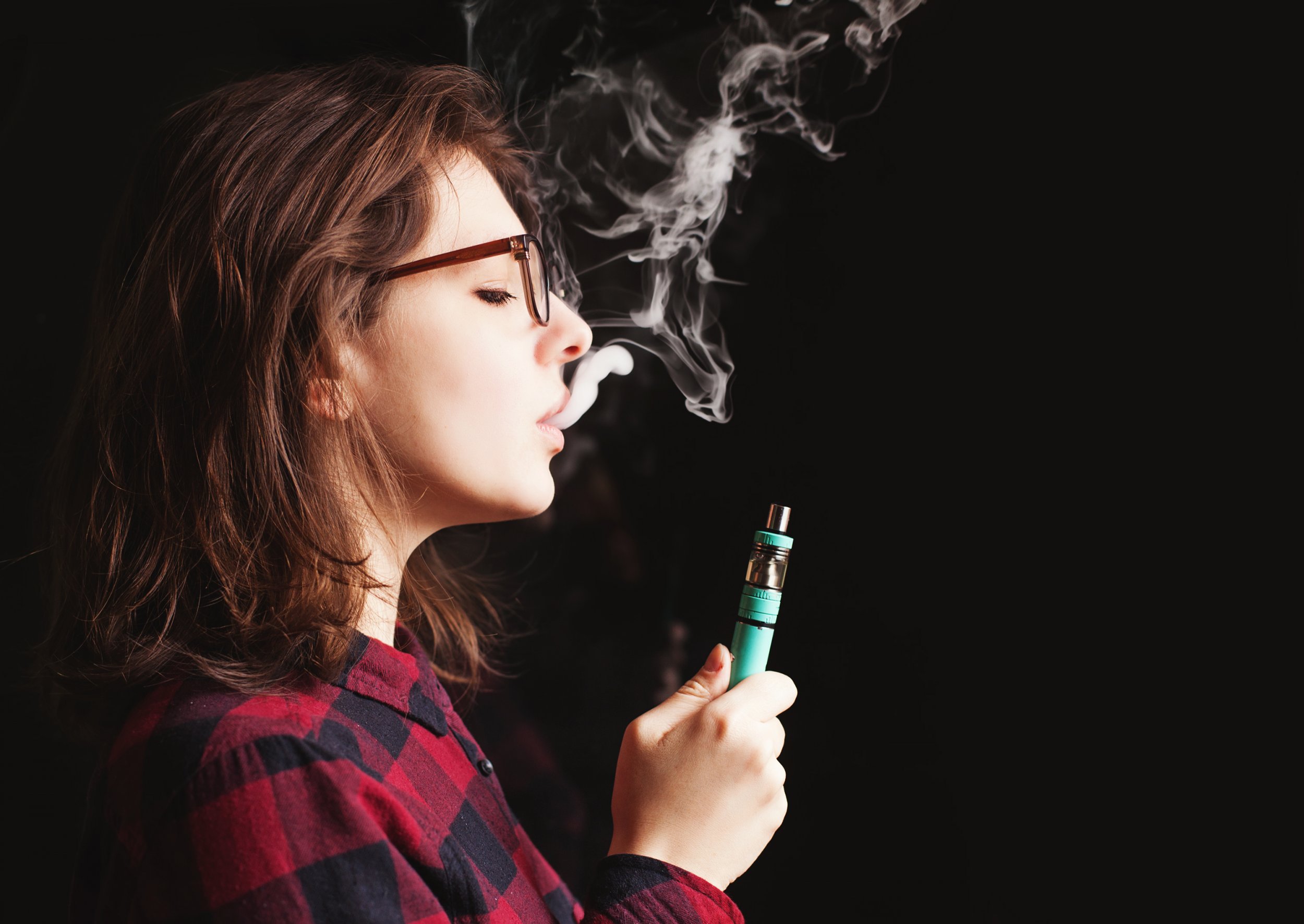 What Is Wet Lung? Teenager Suffers Respiratory Failure after Vaping for 3 Weeks