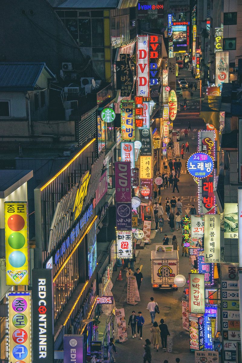 Jongno at night. Korea wallpaper, South korea photography, Japan aesthetic