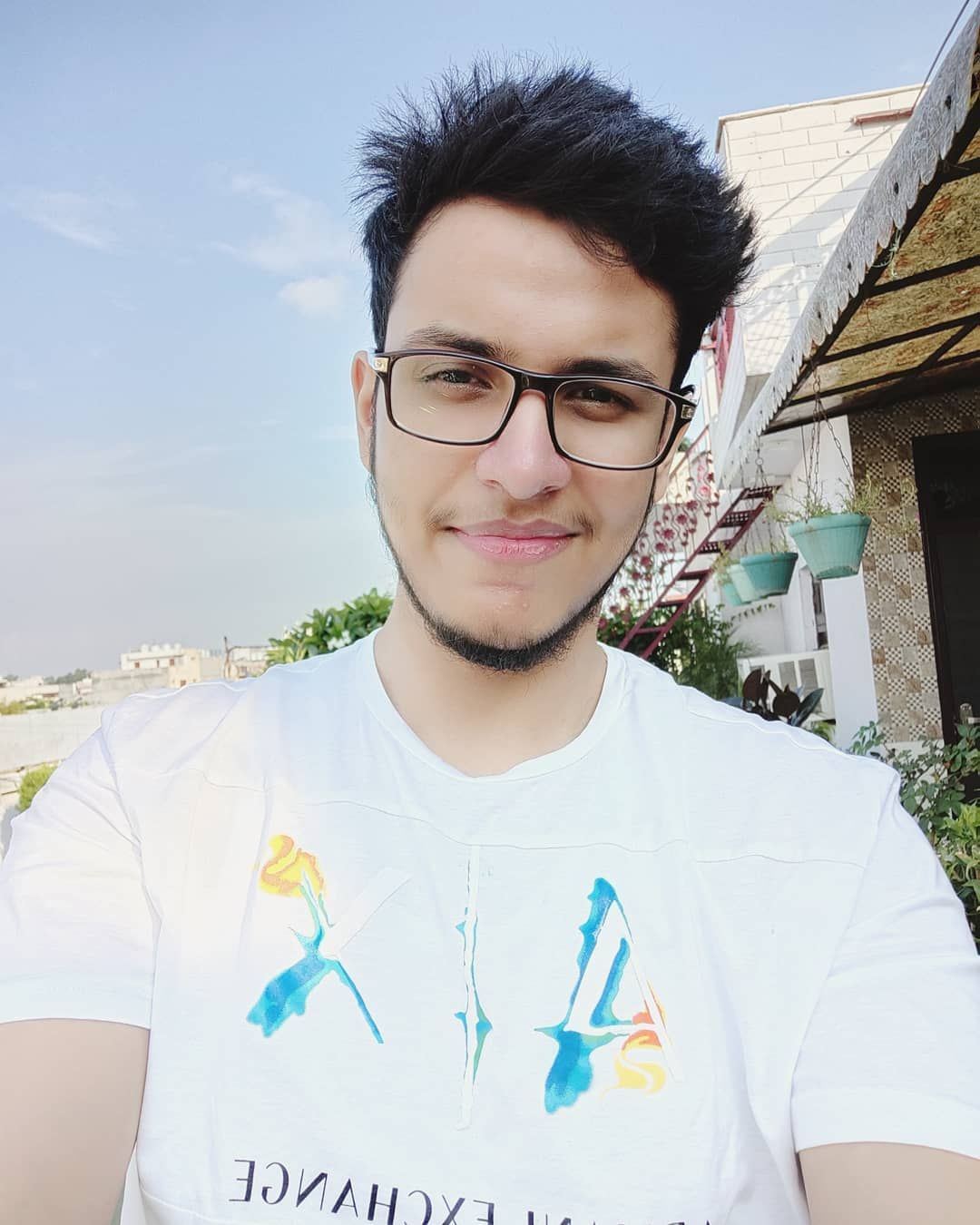 unbox kiye gaye naye phone ki pehli selfie