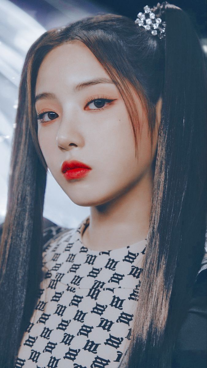 NMIXX JIWOO WALLPAPER. Stage outfits, Wallpaper, Outfits
