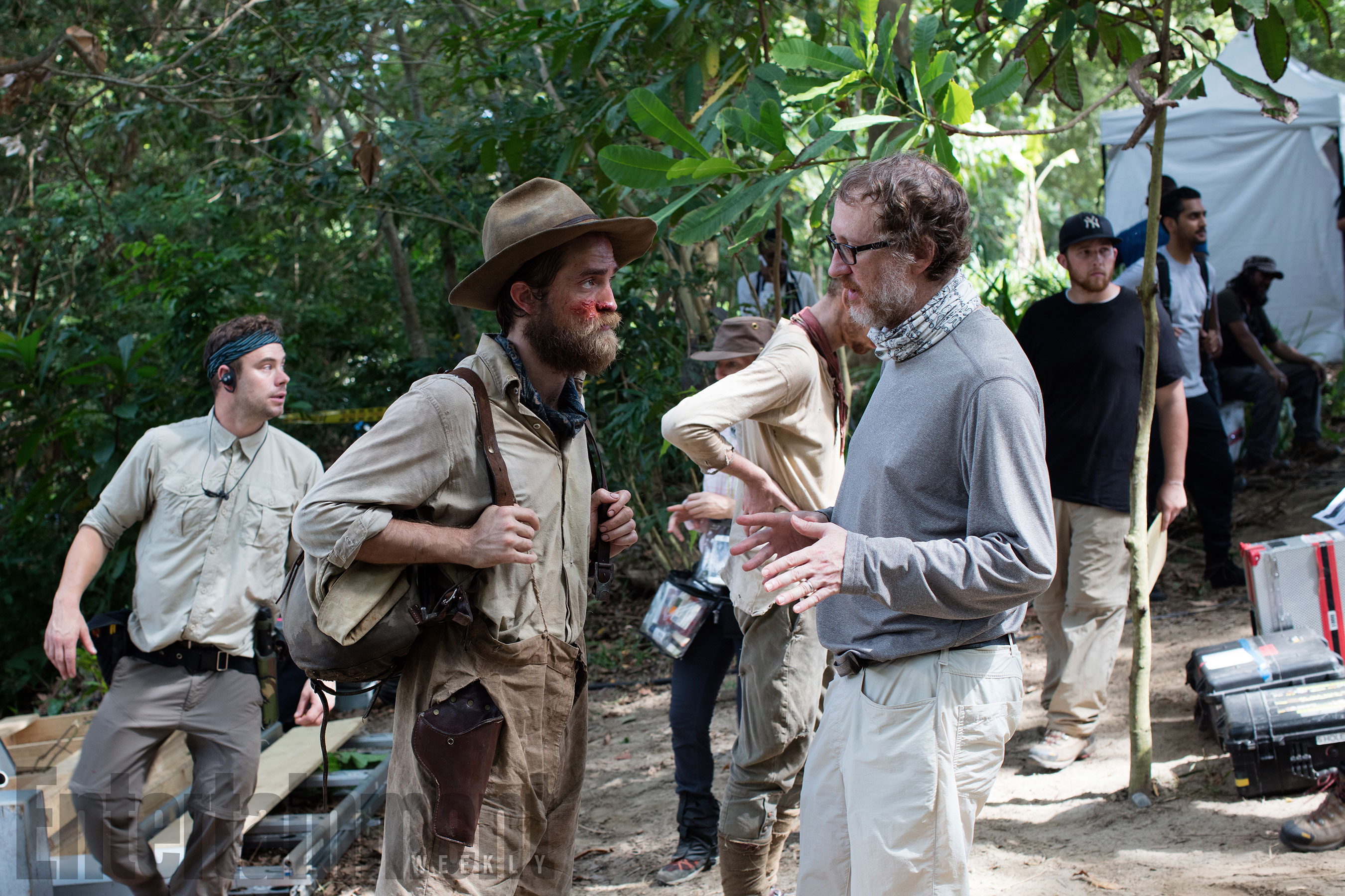 New BTS pics of Robert Pattinson on the set of 'Lost City of Z'. Thinking of Rob