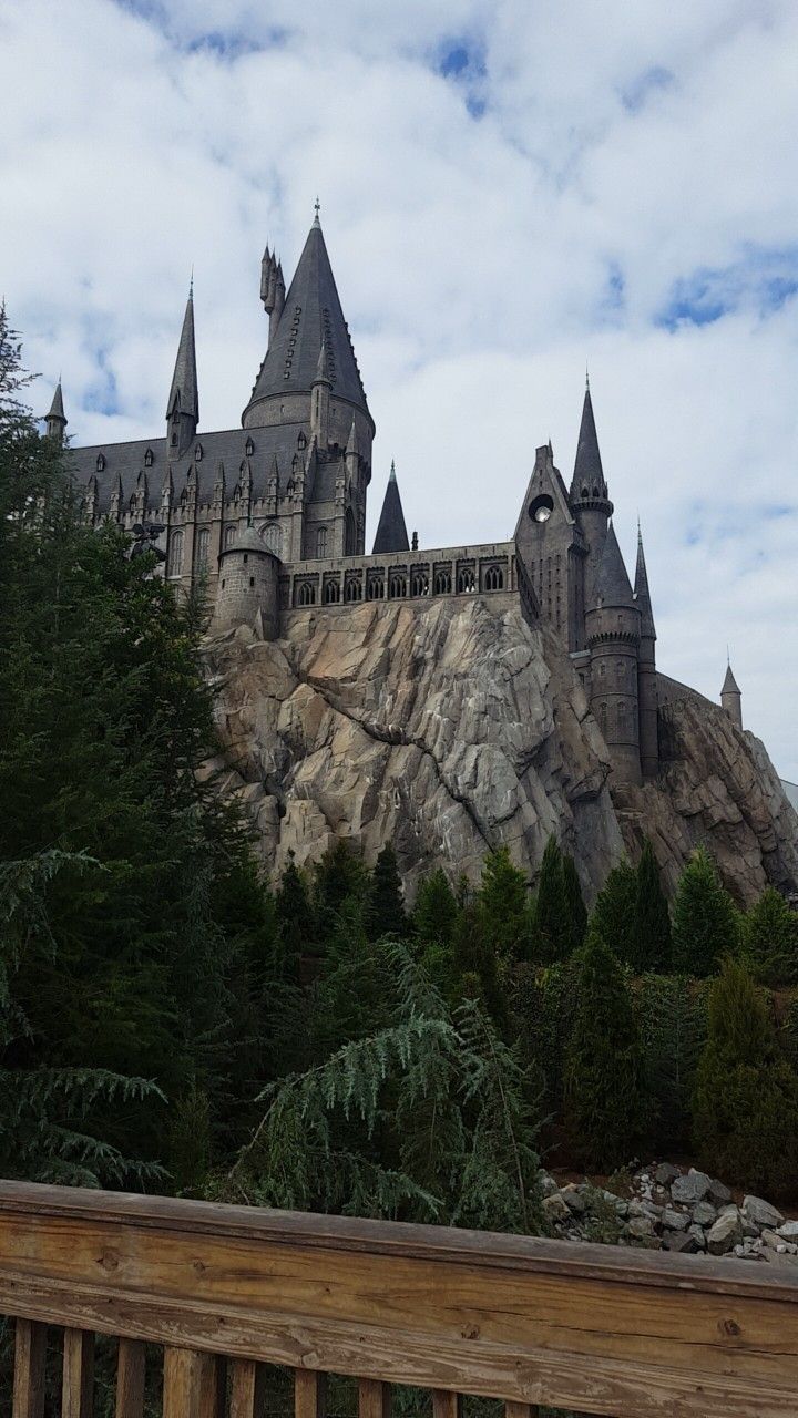 Poudlard. Harry potter cast, Harry potter picture, Harry potter wallpaper