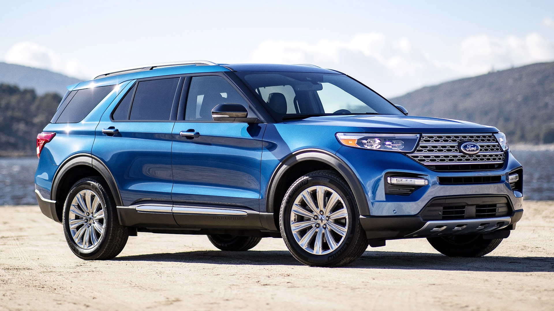 2022 Ford Explorer Hybrid Buyer's Guide: Reviews, Specs, Comparisons