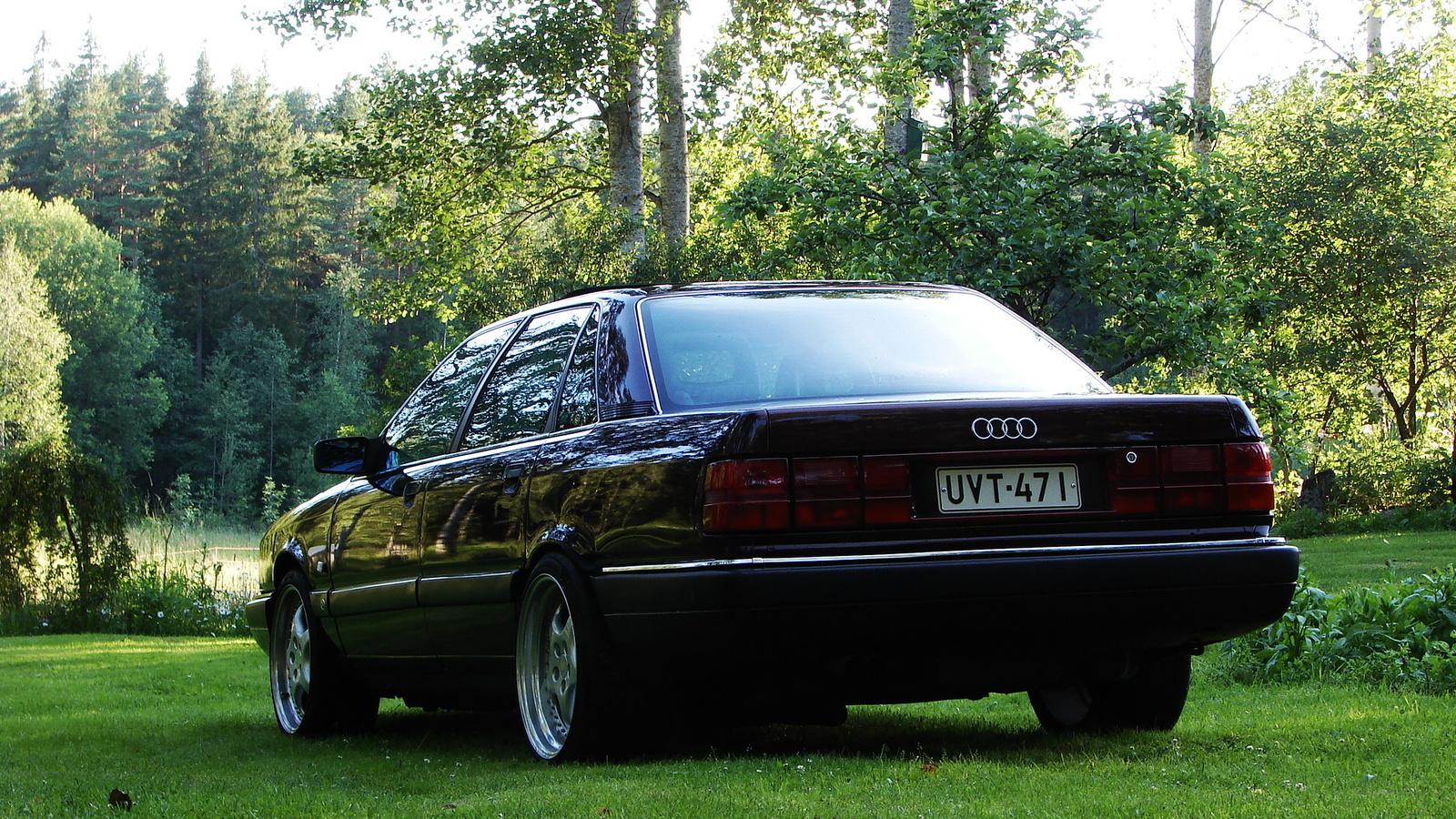 Audi 200 and photo