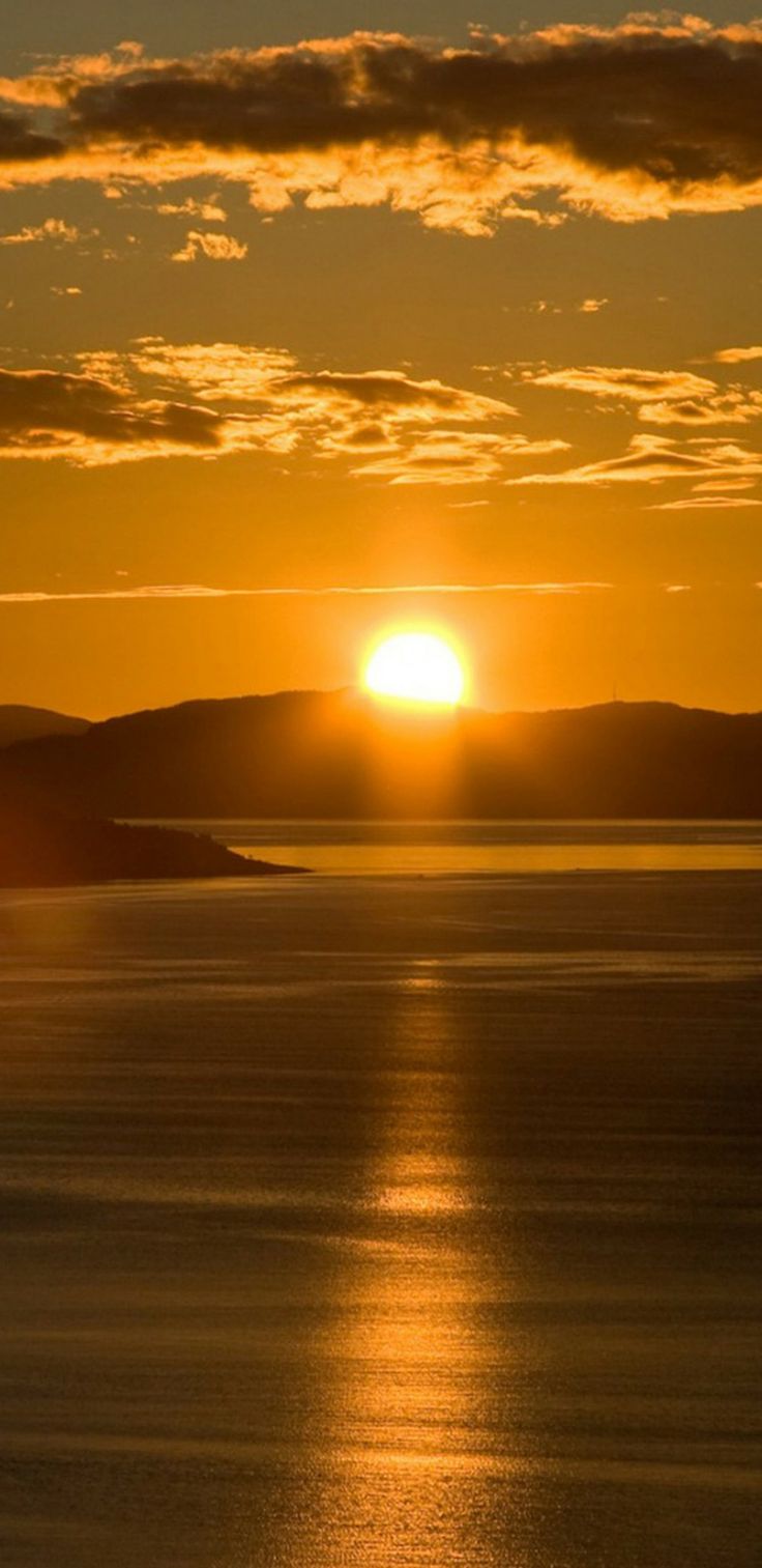Gold Sunset Over Water Wallpaper. Sunset wallpaper, Sunset, Beach sunset