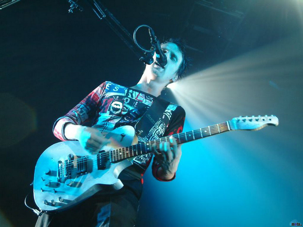 Download Wallpaper guitar muse matthew bellamy, 1024x768, Matthew Bellamy