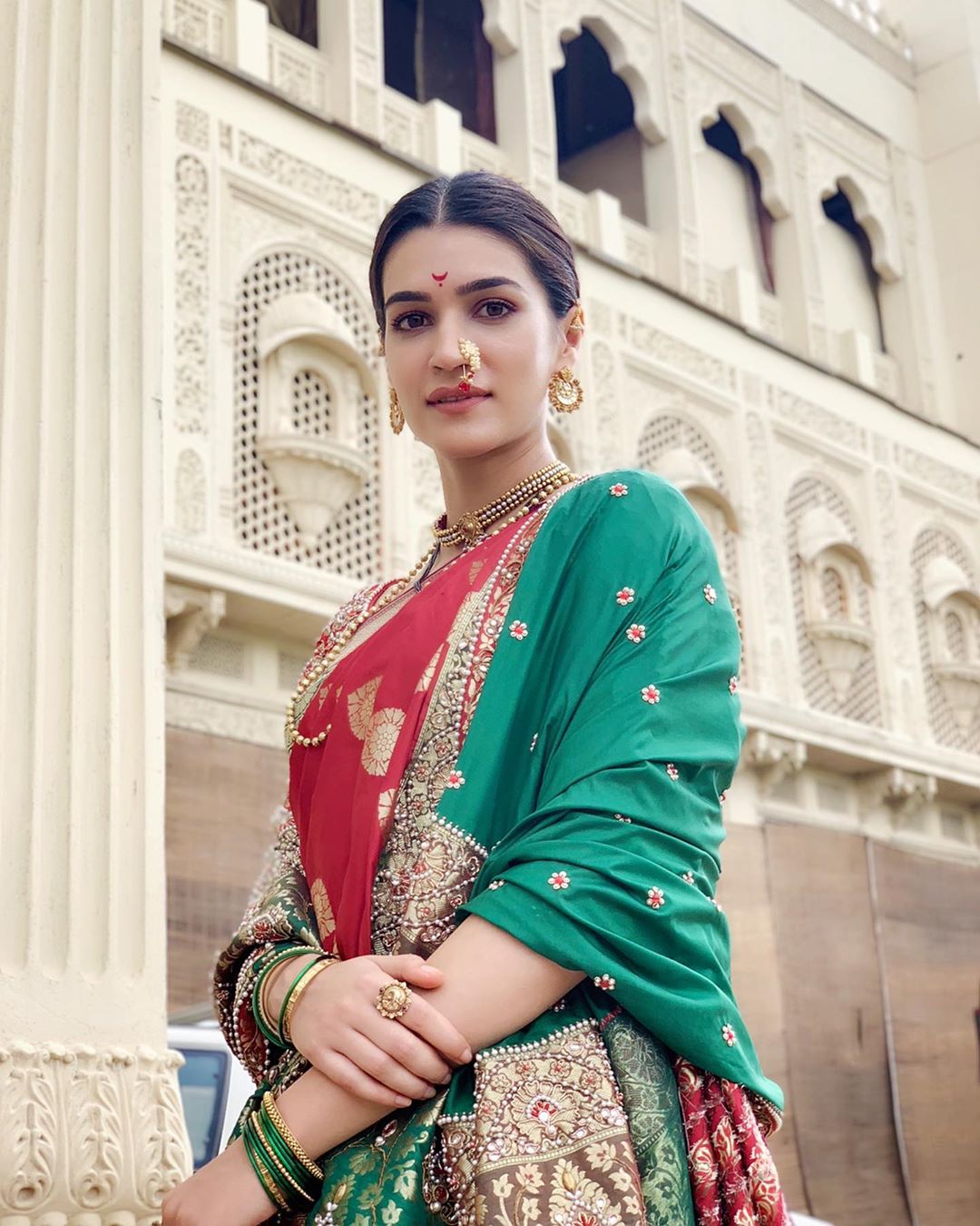 Kriti Sanon Admirers have a way of surprising our reality! proved us what she is capable of and what more she has. #ParvatiBai is your best work and
