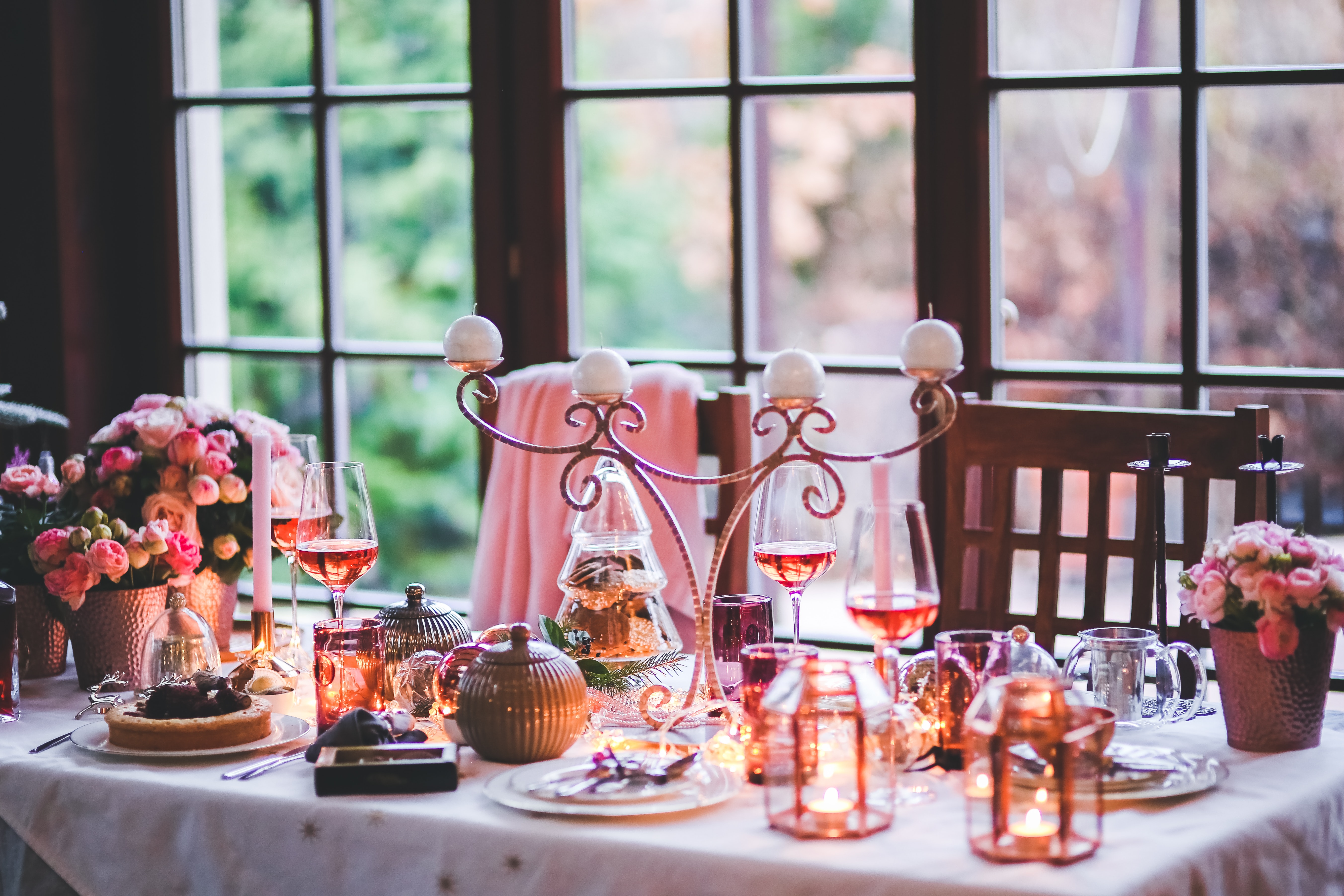 Beautiful Christmas Table Setting · Free