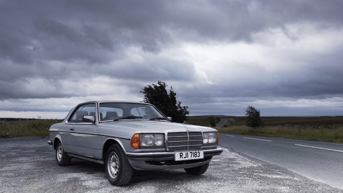 The Mercedes Benz W123 Is All The Classic Car You'll Ever Need