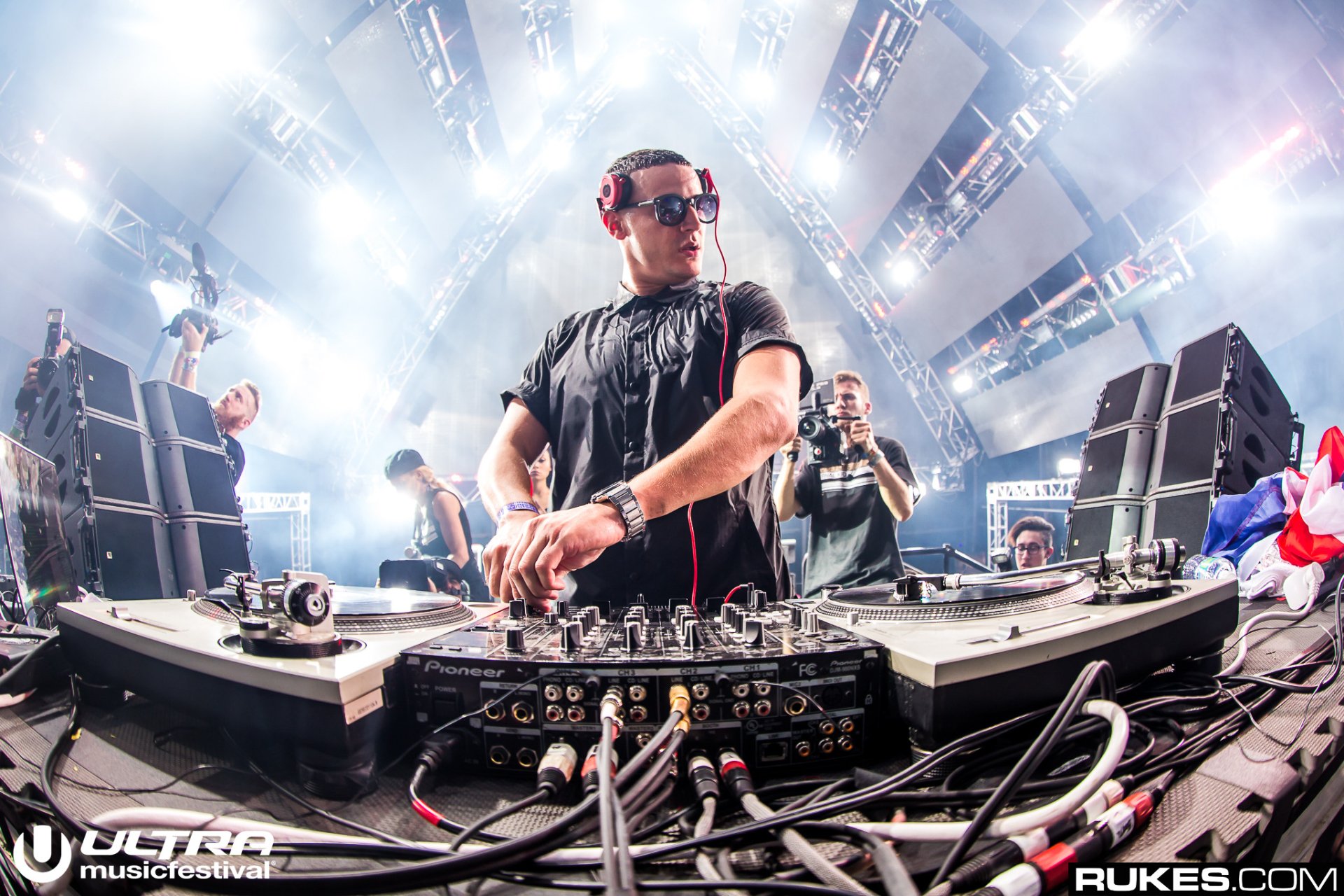 DJ Snake HD Wallpaper and Background Image