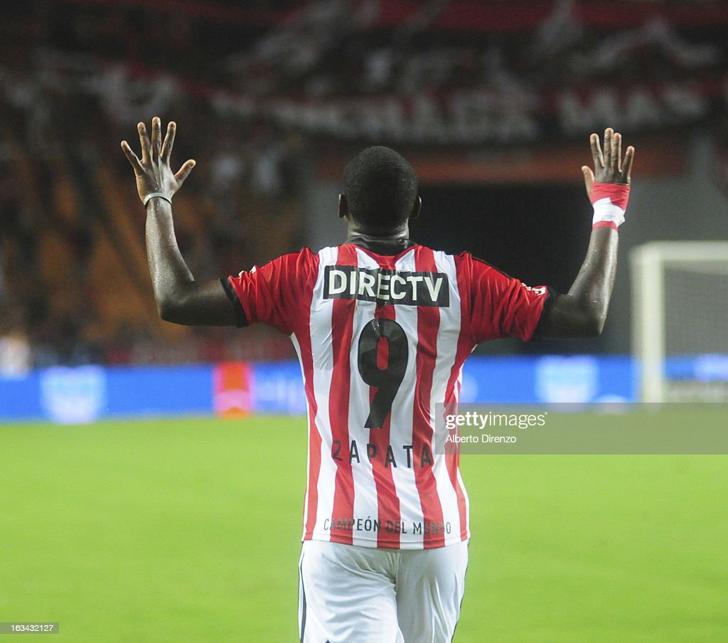Duvan Zapata of Estudiantes de La Plata celebrates a goal during a. News Photo