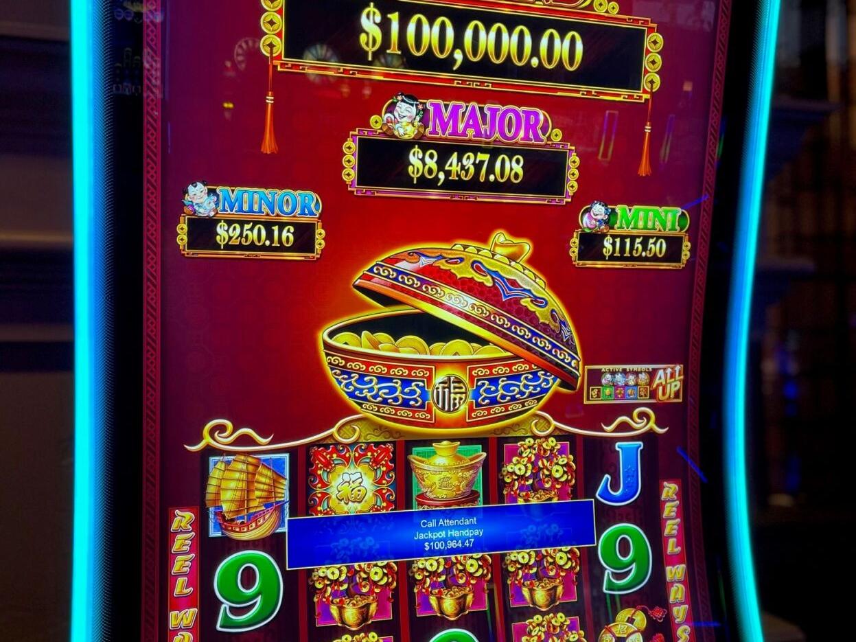 Man Has No Clue He Won $229K Vegas Jackpot, Faulty Slot Machine to Blame