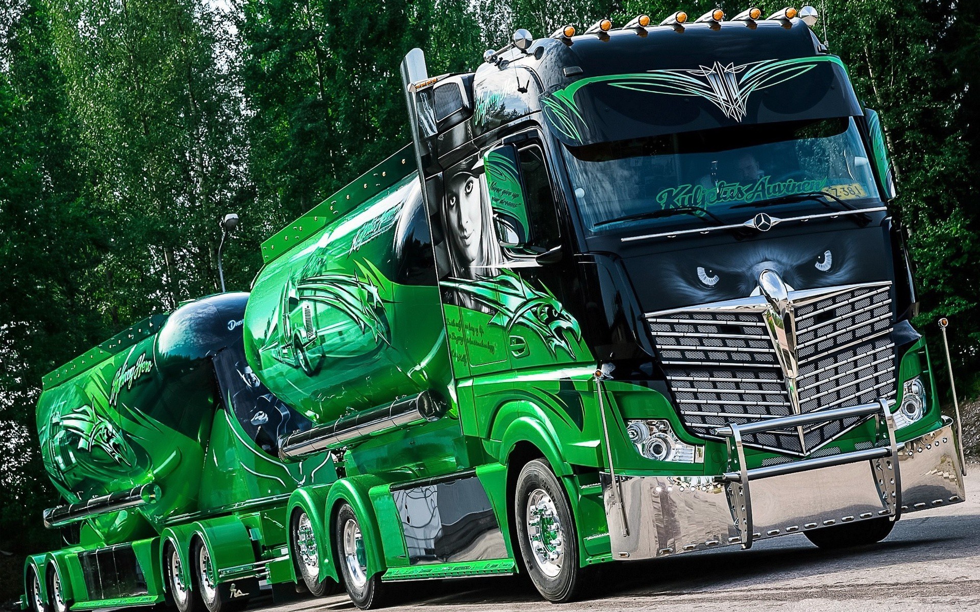 Custom Mercedes Benz Truck Tuning Wallpaper