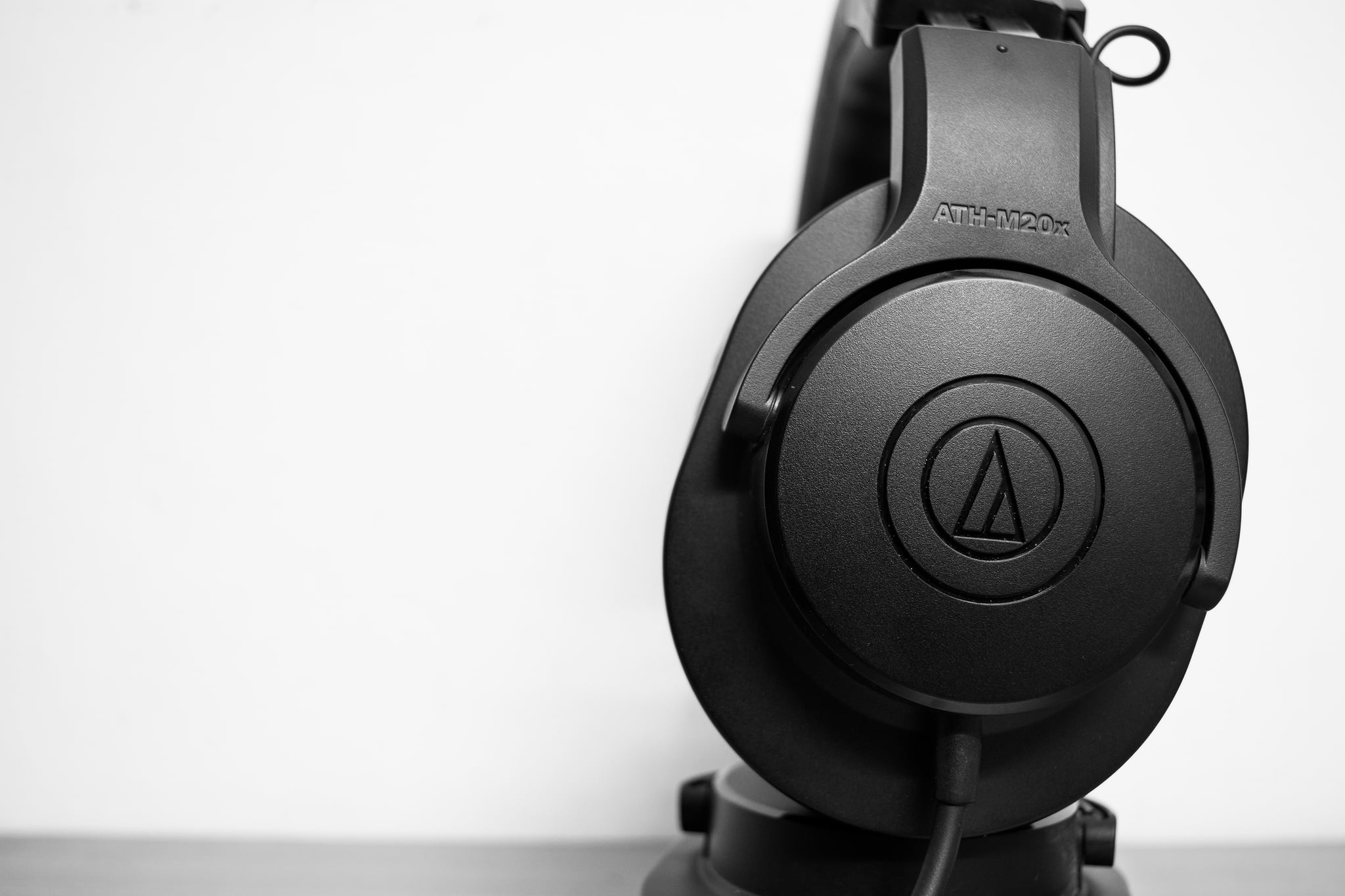 Audio Technica m20 Image on WallpaperQQ.net