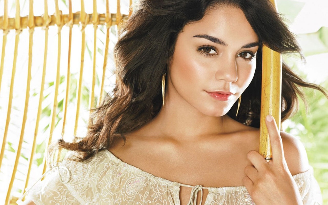Vanessa Hudgens Desktop Wallpaper Pics