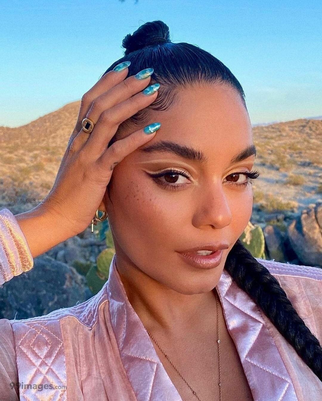 Vanessa Hudgens HD Wallpaper (Desktop Background / Android / iPhone) (1080p, 4k) (1080x1346)