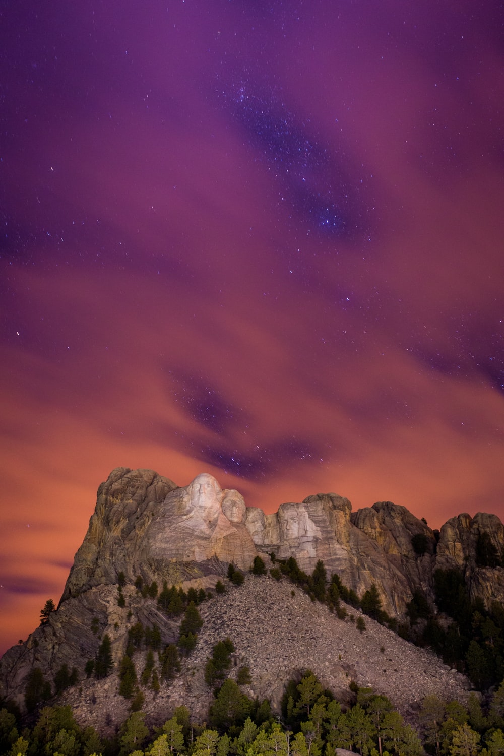 The Stars peakuds at Mount Rushmore photo