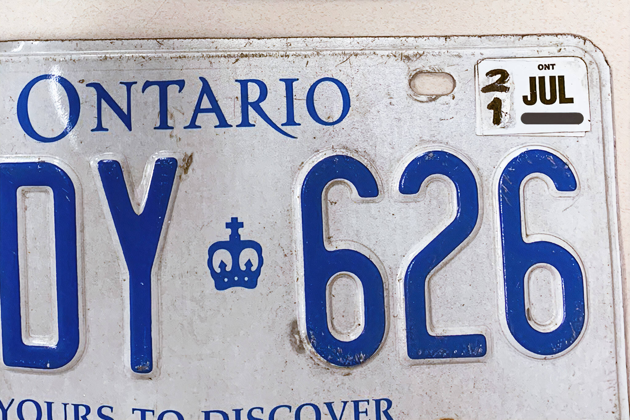 Toronto driver busted after using marker to draw new expiry date on licence plate