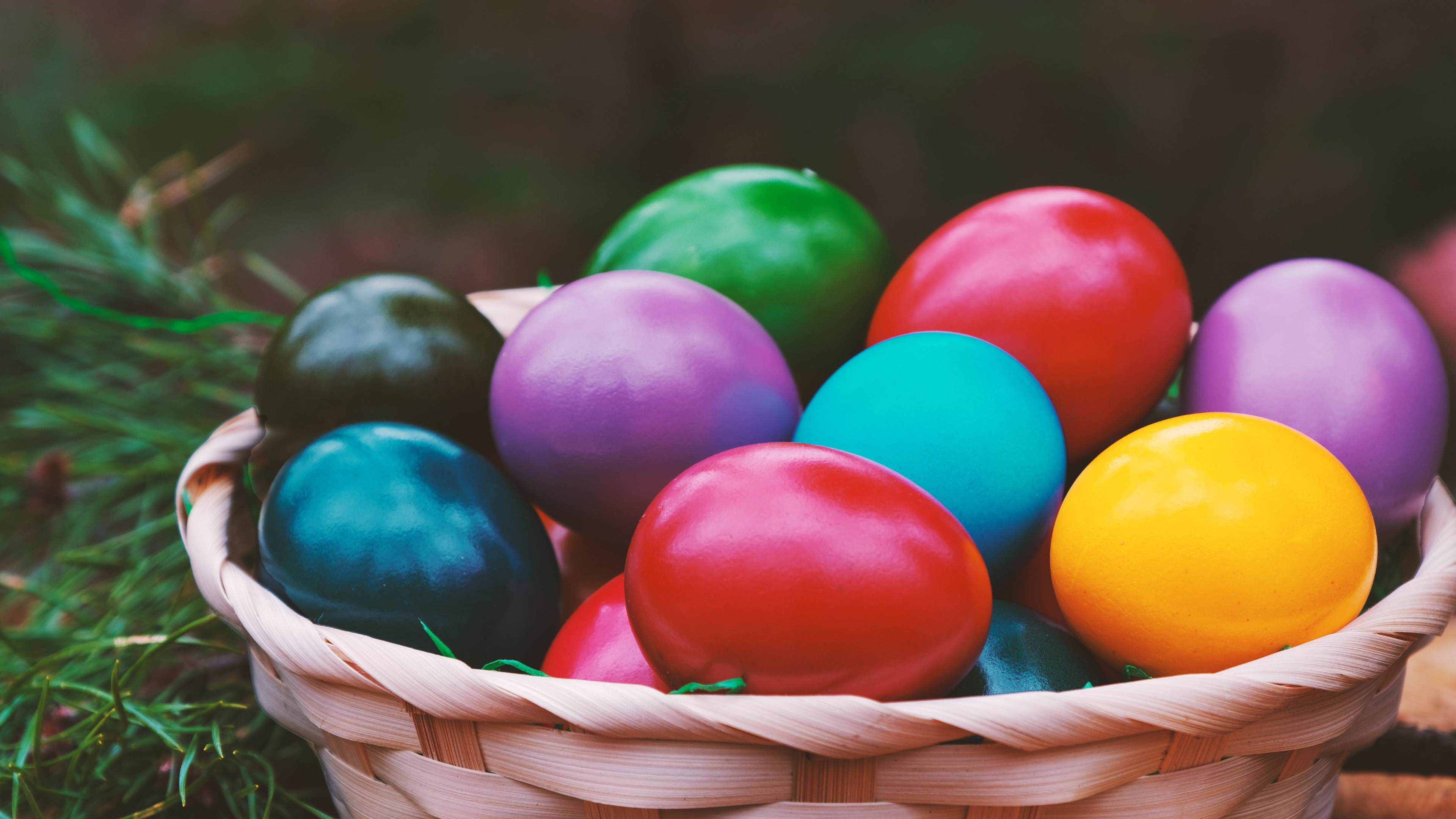 Download wallpaper: Easter eggs basket 3840x2160