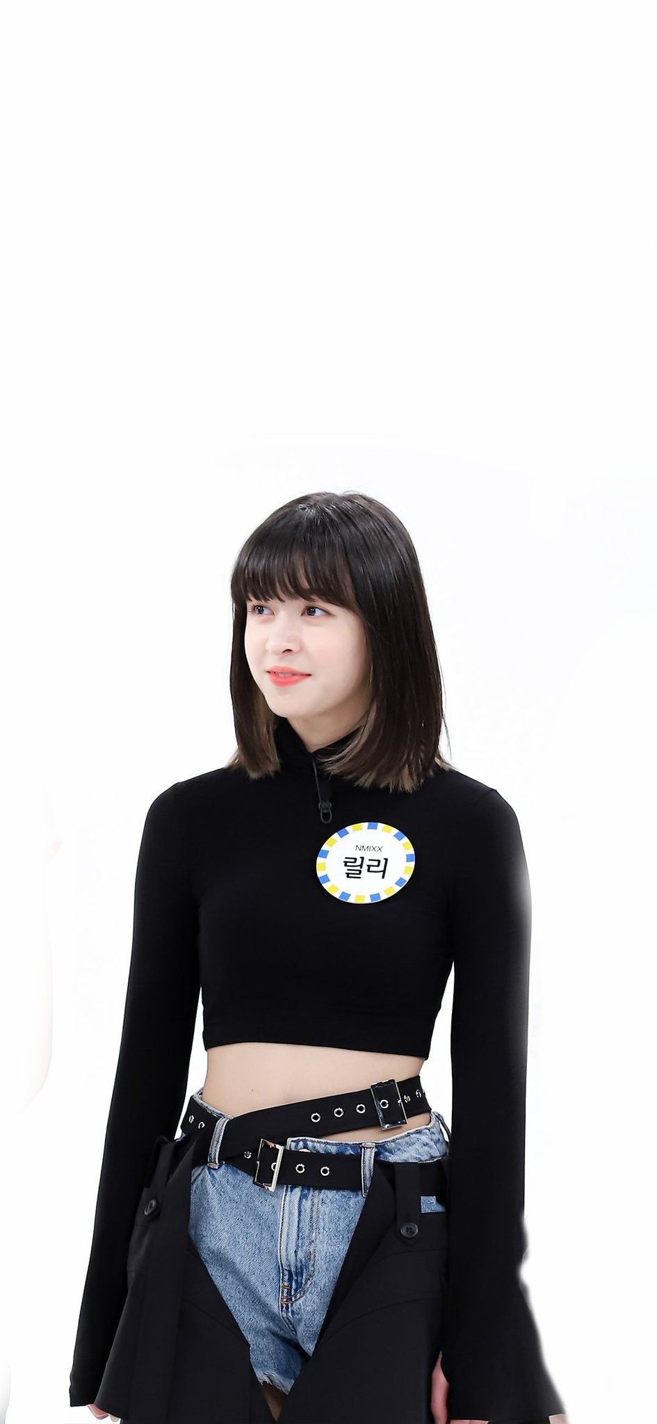 Nmixx Lily wallpaper in weekly idol cr nmixx wallpaper (twitter). Lily wallpaper, Weekly idol, Lily