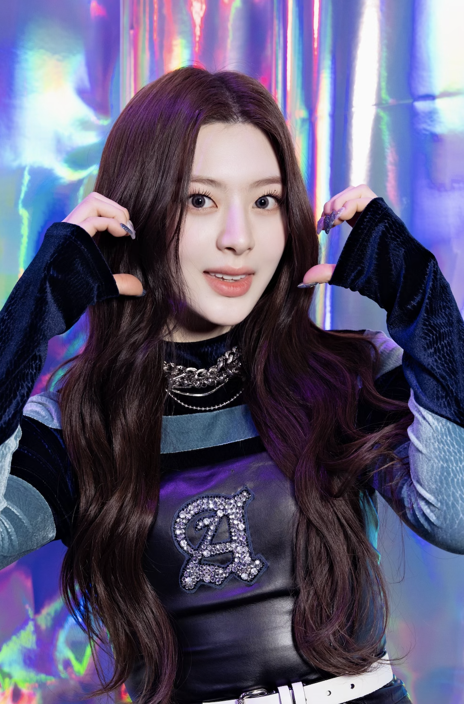 Glitter Magazine. REVIEW: STAYC Adopts New Style in Much Anticipated Comeback 'RUN2U'