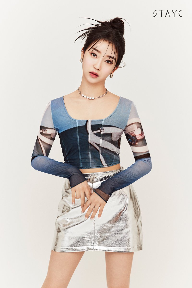 Watch: STAYC Boldly Expresses Love In Energetic “RUN2U” Comeback MV