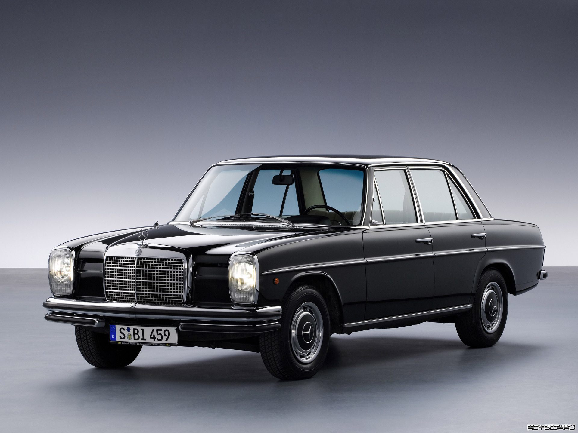 Mercedes Benz E Class W114 W115 Picture. Mercedes Benz Photo Gallery