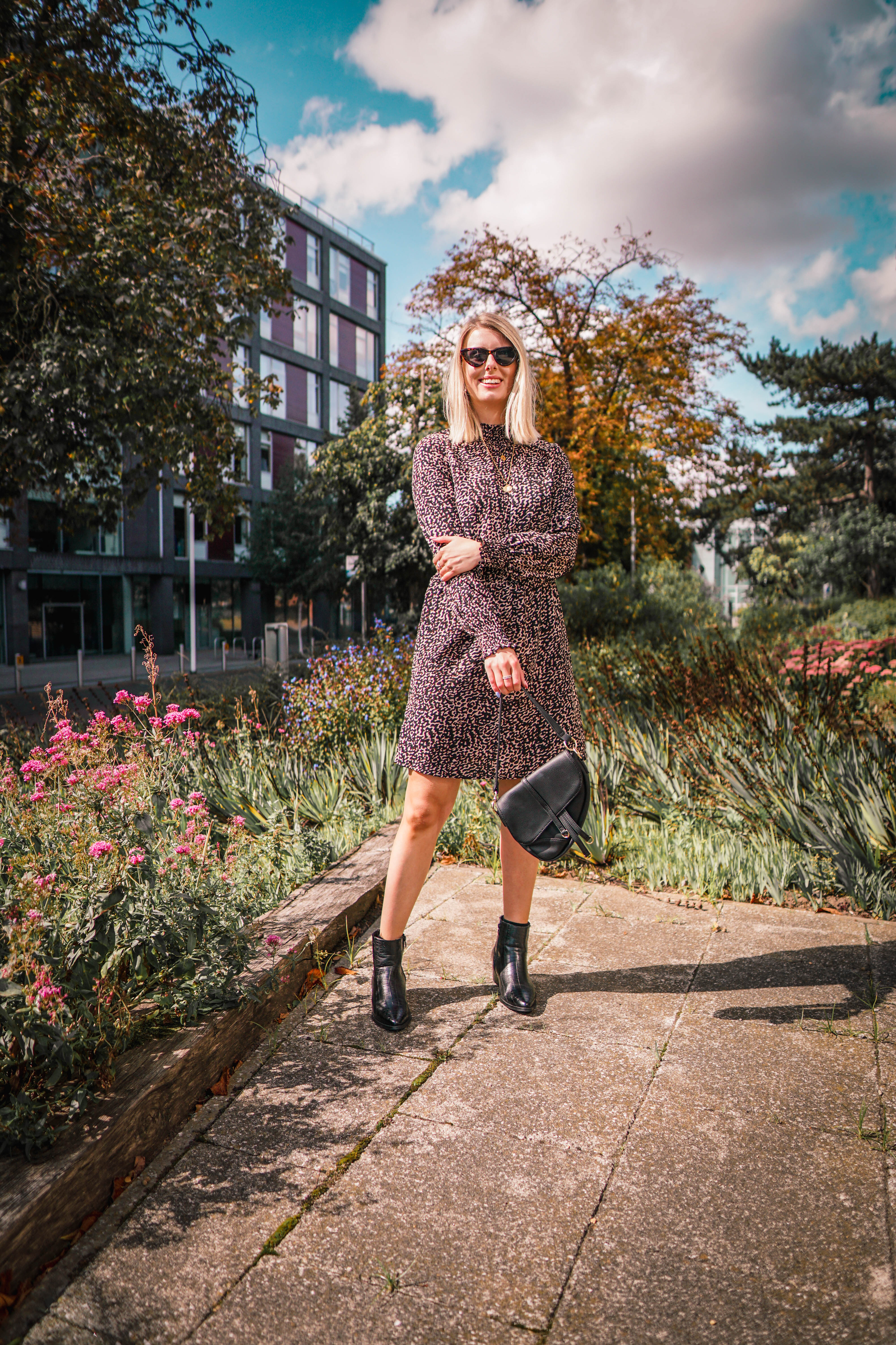 The ultimate guide for getting OOTD photo for Instagram