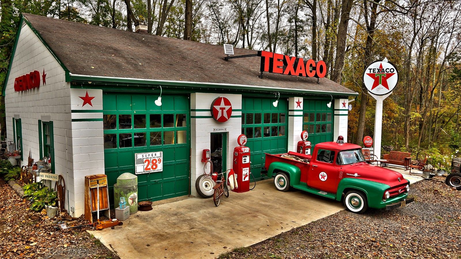 Vintage Texaco, 1955 T Bird And Ford 56 F 100 Truck (32). Texaco Vintage, Texaco, Old Gas Stations