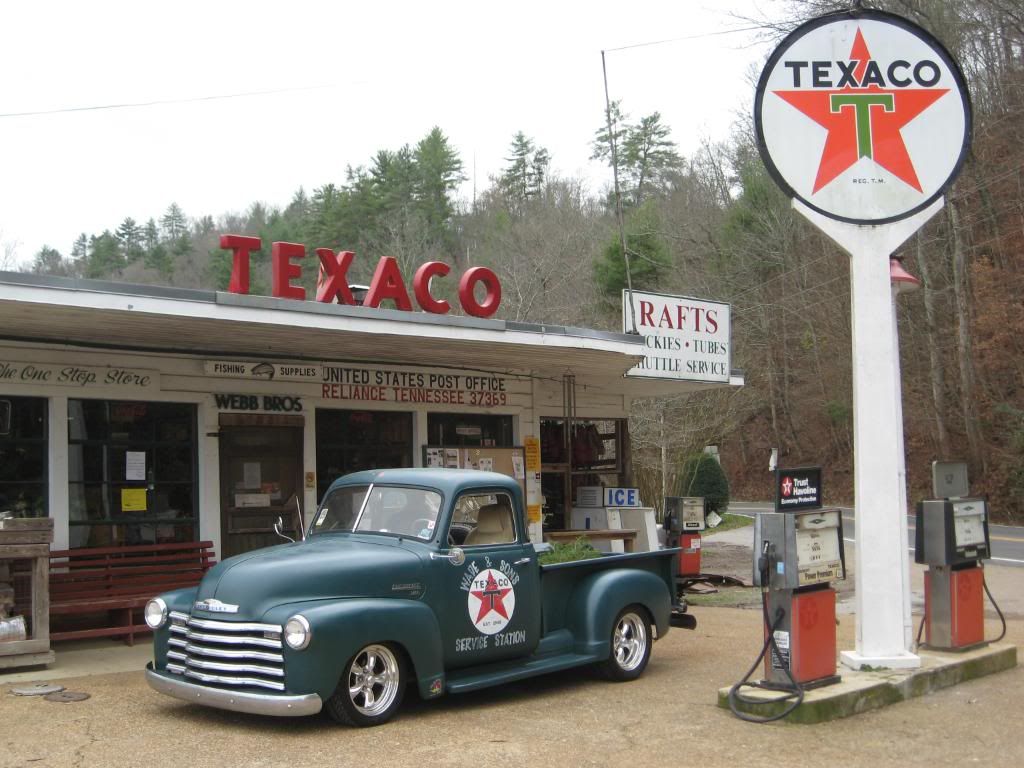 Automobile Quarters Mural Ideas. Old gas stations, Classic trucks, Vintage trucks
