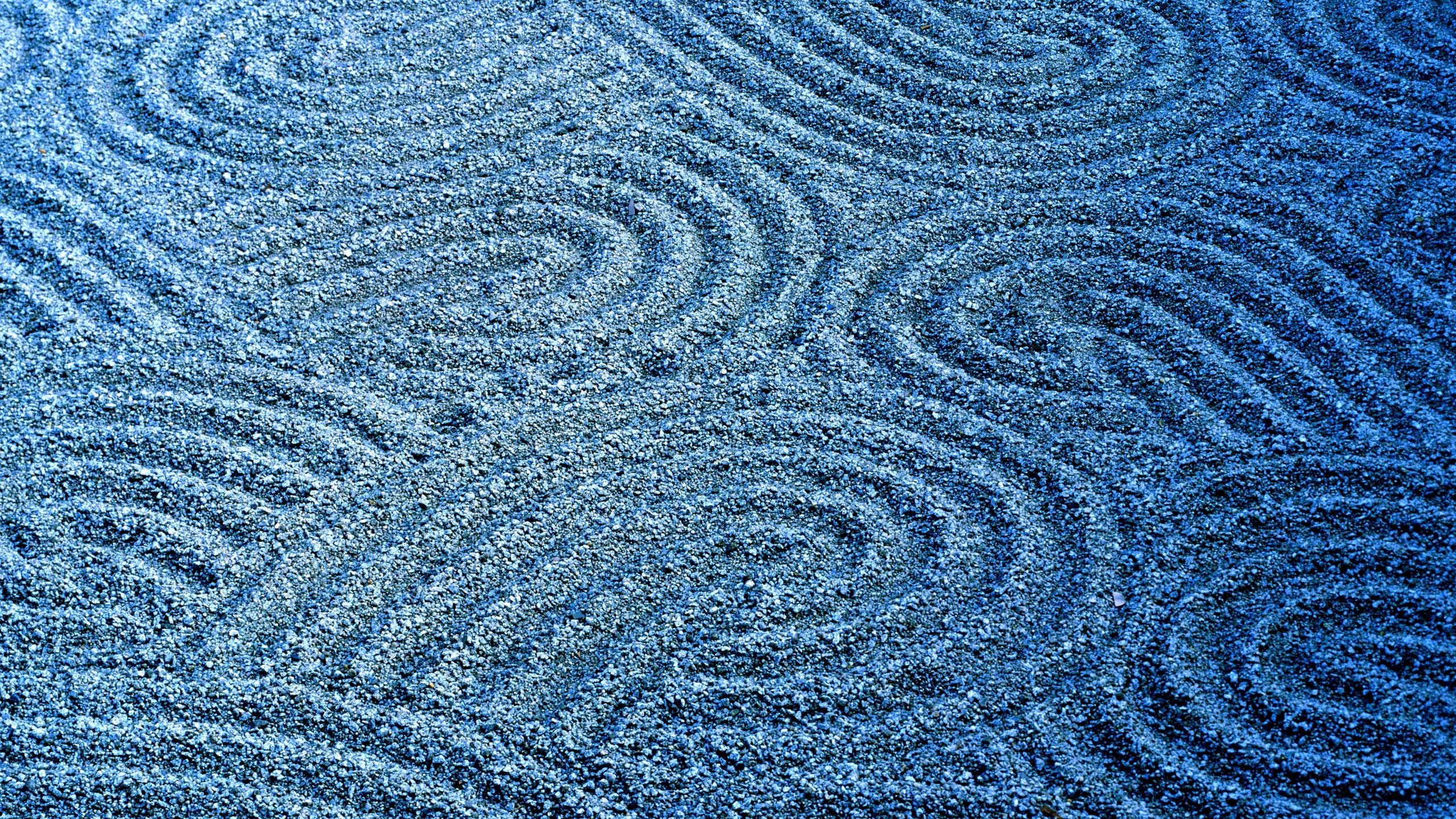 Download wallpaper 2560x1440 blue, circles, sand, rotation widescreen 16:9 HD background