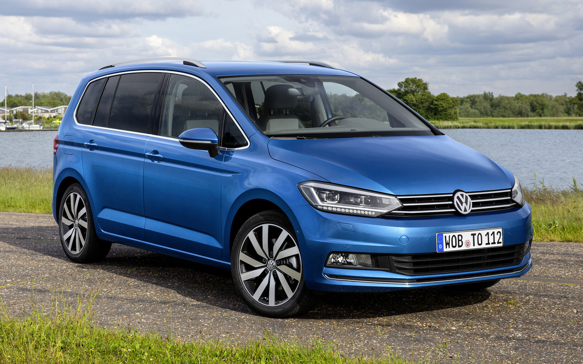 Volkswagen Touran and HD Image