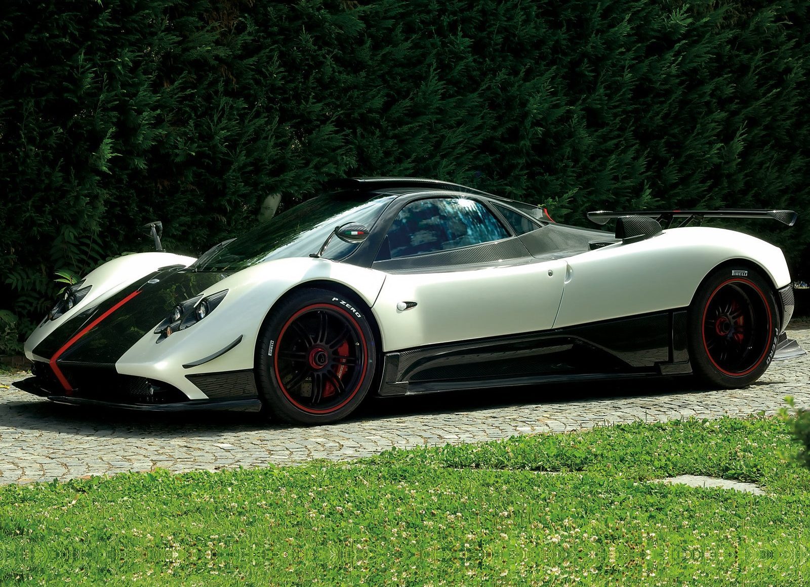 Pagani Zonda Cinque Wallpaper