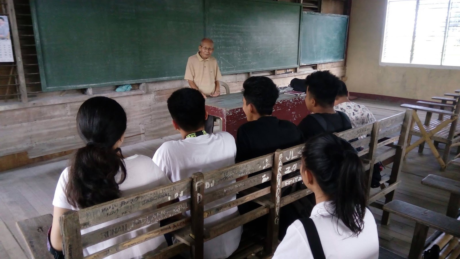 This 91 Year Old Teacher Is Still Passionate In Teaching Physics To High School Students Summit Express