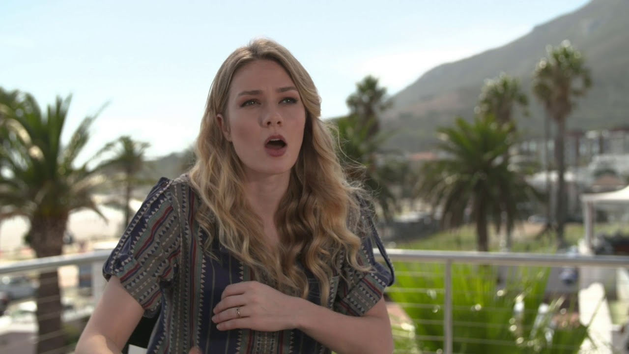Tori Anderson Age, Birthday, Height, Net Worth, Family, Salary