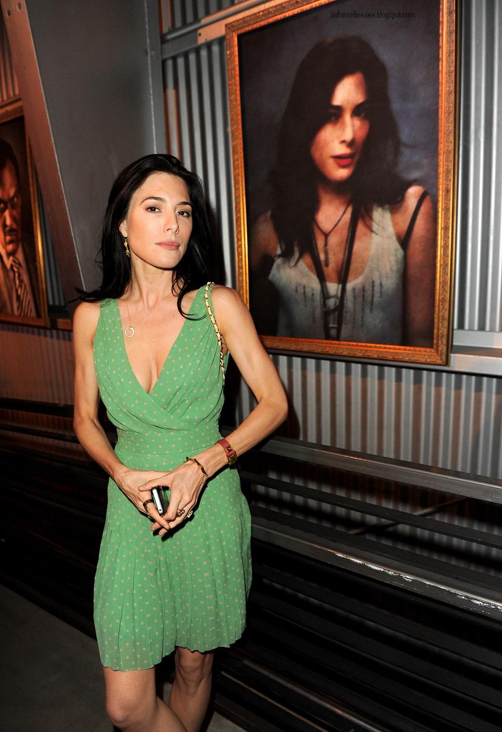 JAIME MURRAY HOT PHOTOS LATEST