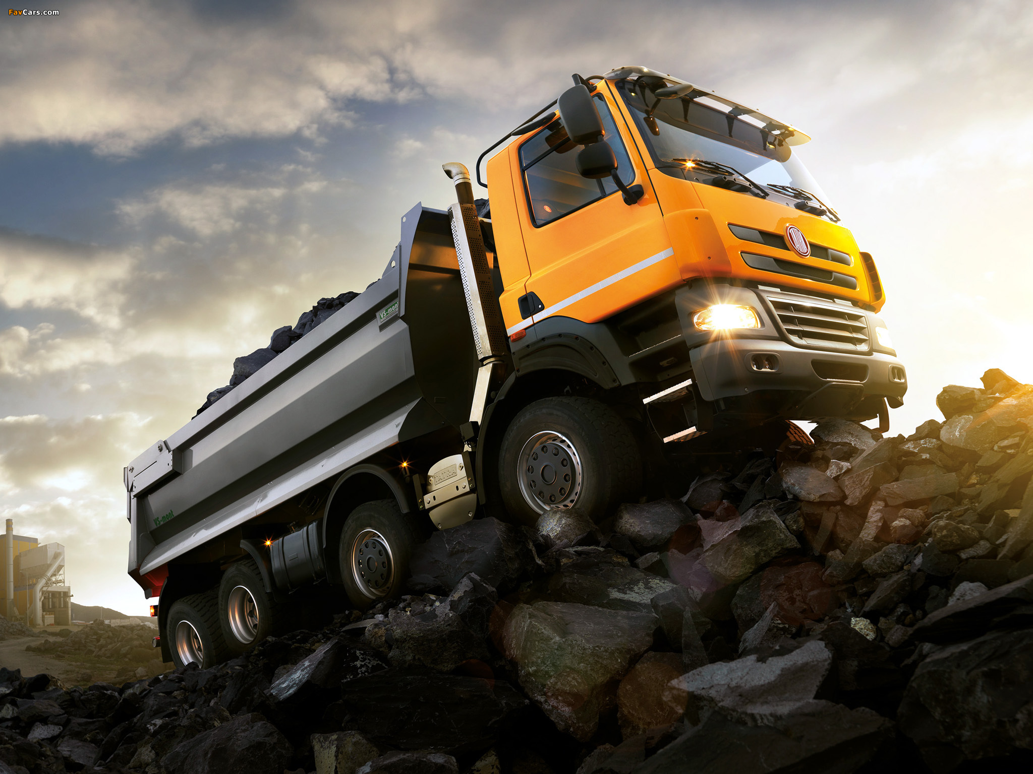 Tatra Phoenix T158 8x8.2 Dump Truck 2011 wallpaper (2048x1536)