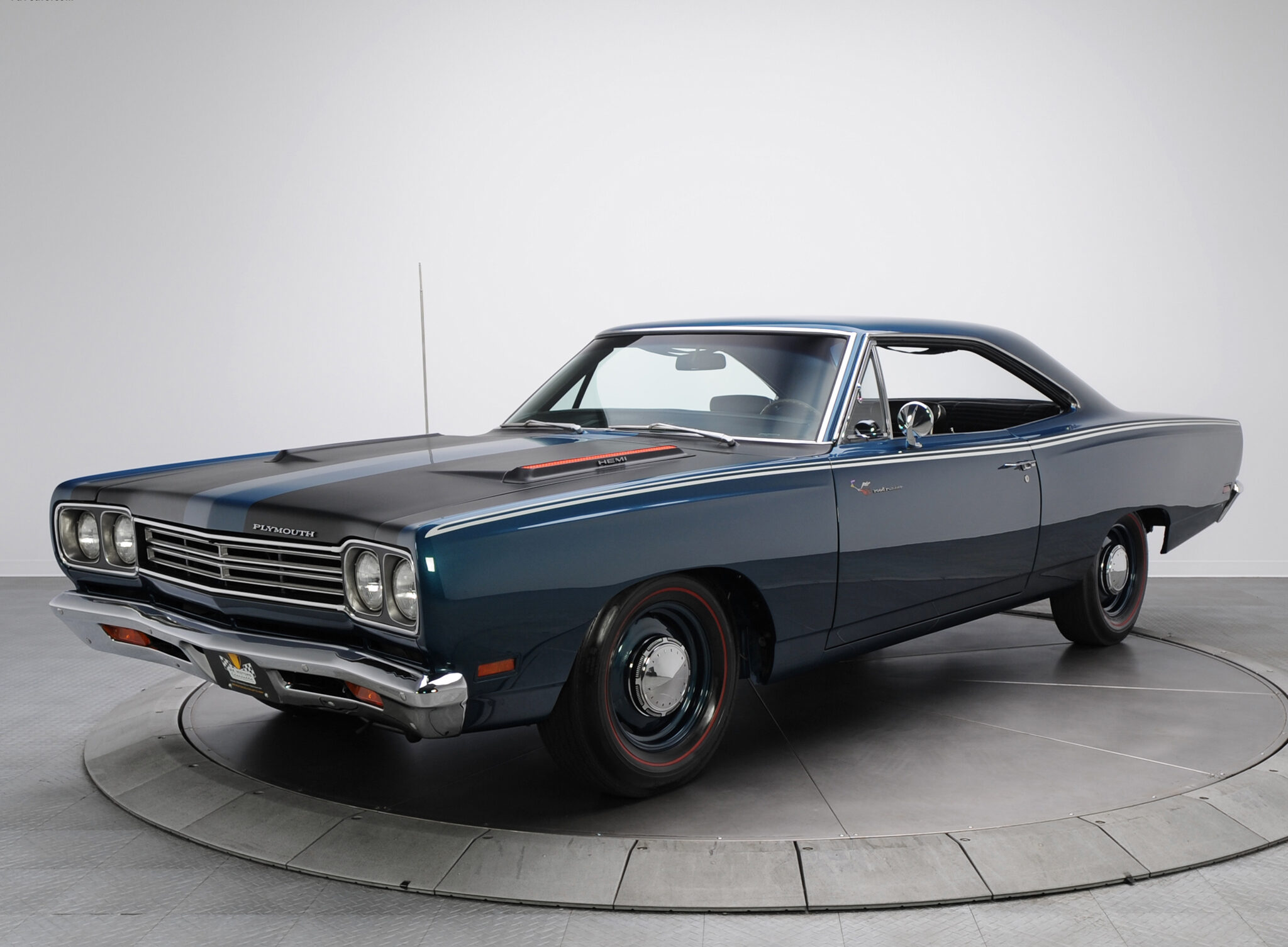 Plymouth Road Runner 426 Hemi Wallpaper