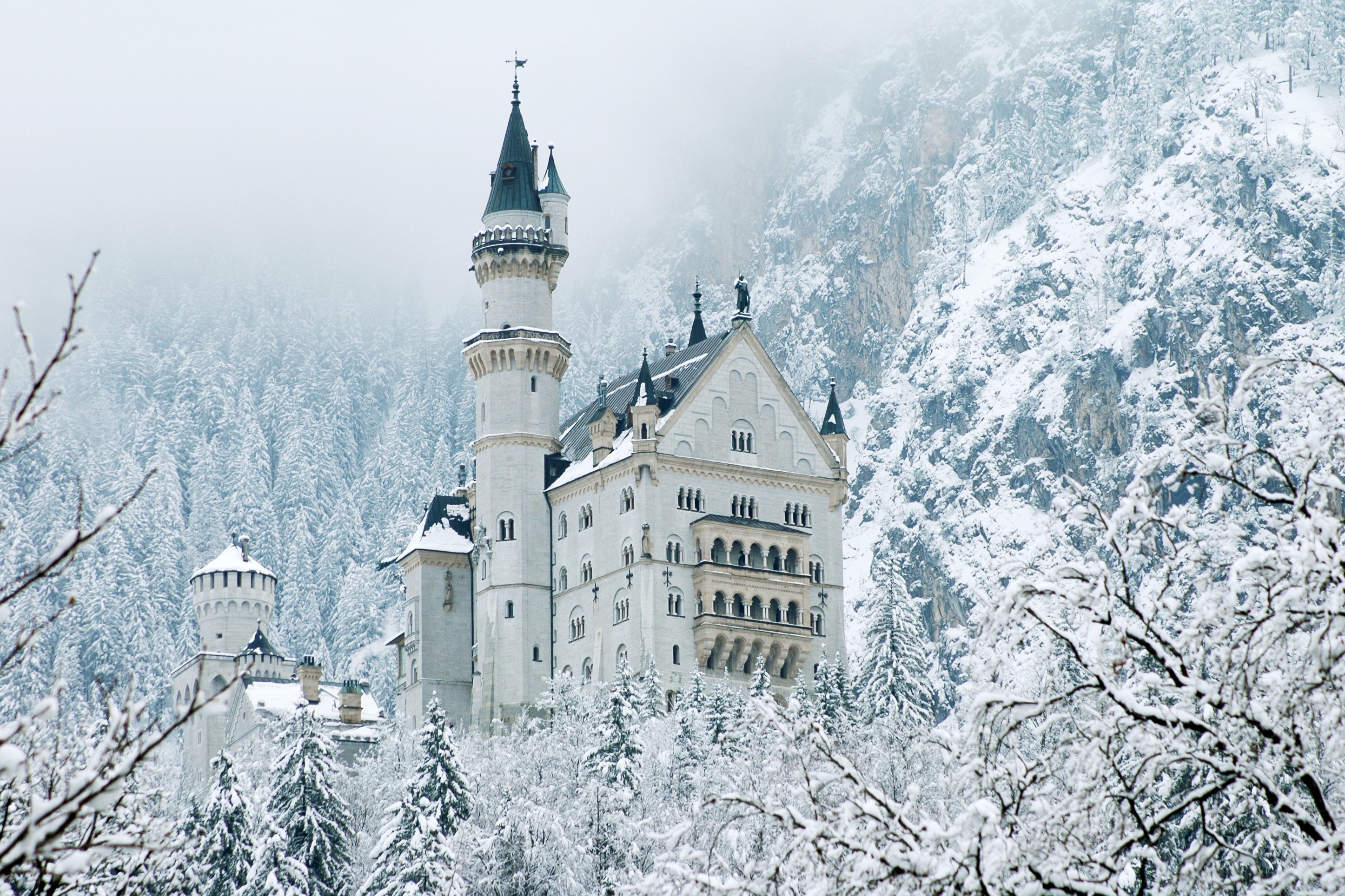 Neuschwanstein Castle HD Wallpaper and Background