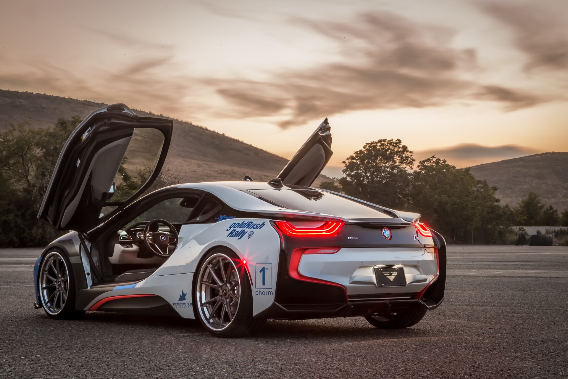 4K Ultra HD White Car Wallpaper and Background Image