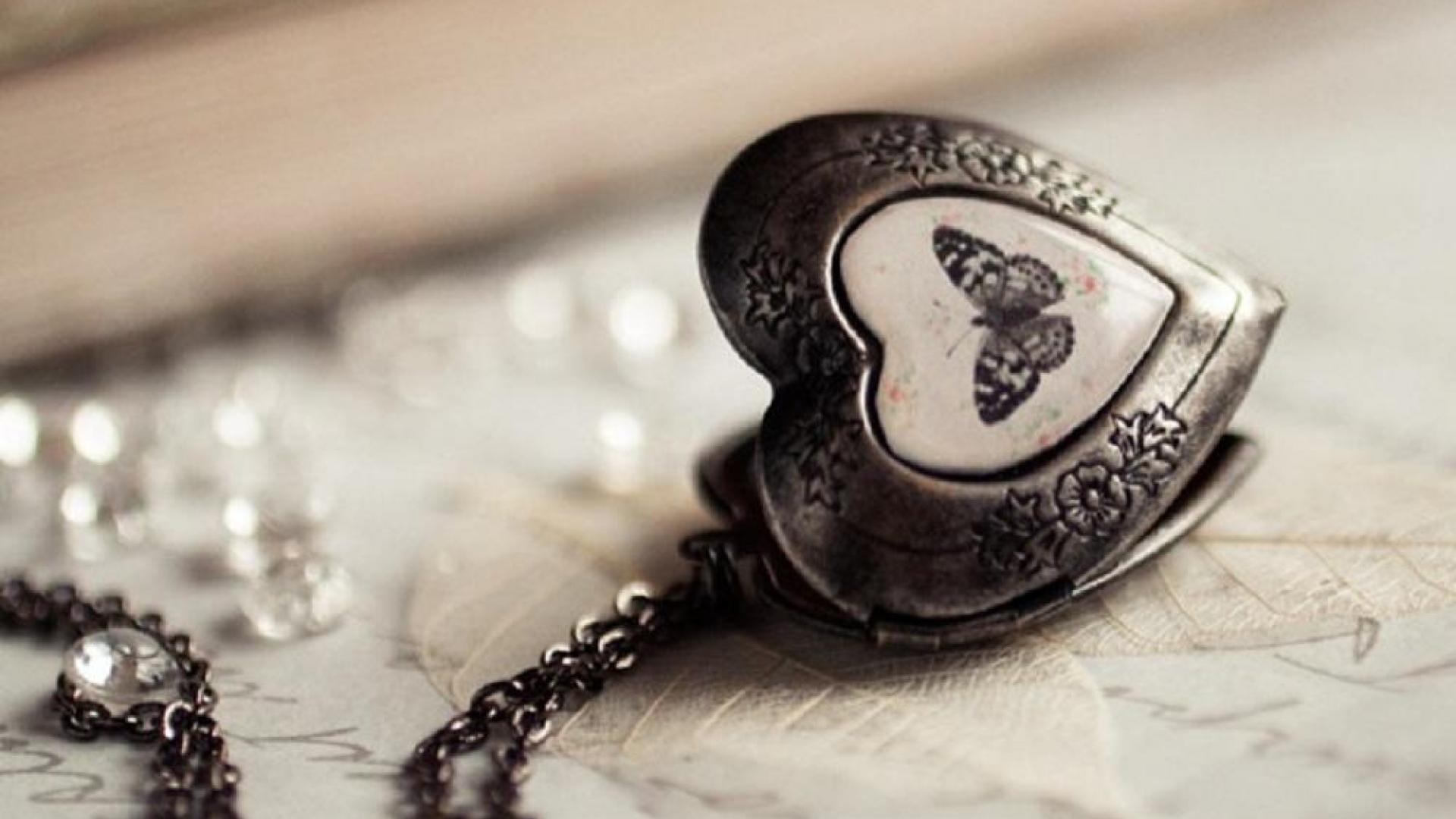 Pendant Love Wallpaper & Background Download