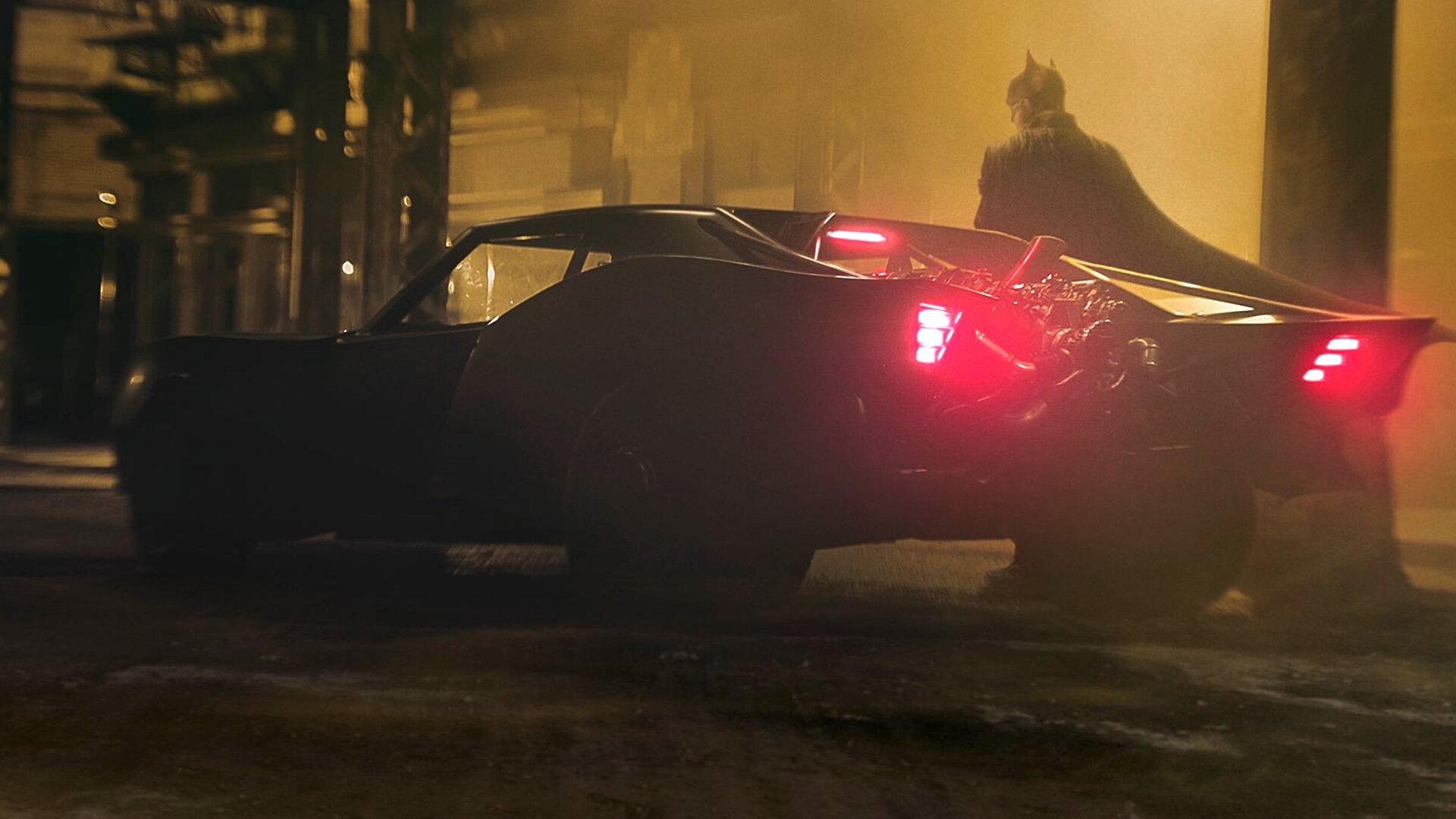 New Set Photo and Video From THE BATMAN Features Batman, Catwoman, and Gotham City